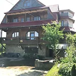 Πανσιόν червона калина Private Estate Chervona Kalyna Γιαρέμτσε