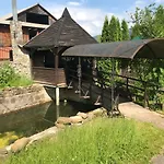 Πανσιόν червона калина Private Estate Chervona Kalyna Γιαρέμτσε
