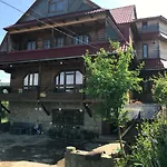 червона калина Private Estate Chervona Kalyna Πανσιόν Γιαρέμτσε