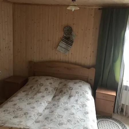 Guest house червона калина Private Estate Chervona Kalyna