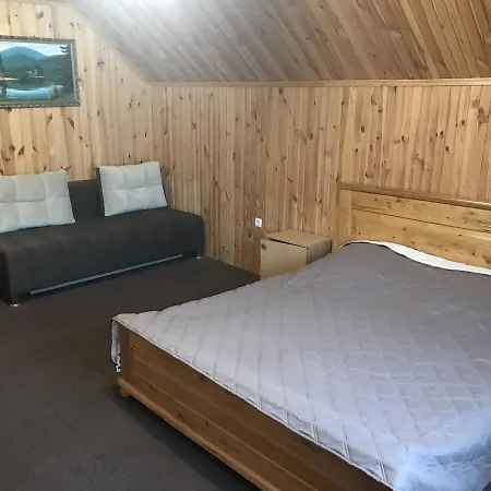 червона калина Private Estate Chervona Kalyna 2*