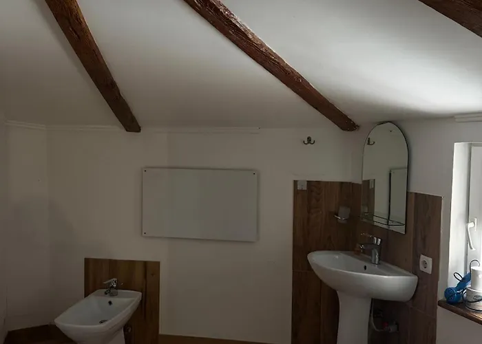 Konukevi червона калина Private Estate Chervona Kalyna