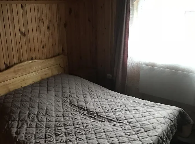 червона калина Private Estate Chervona Kalyna Konukevi