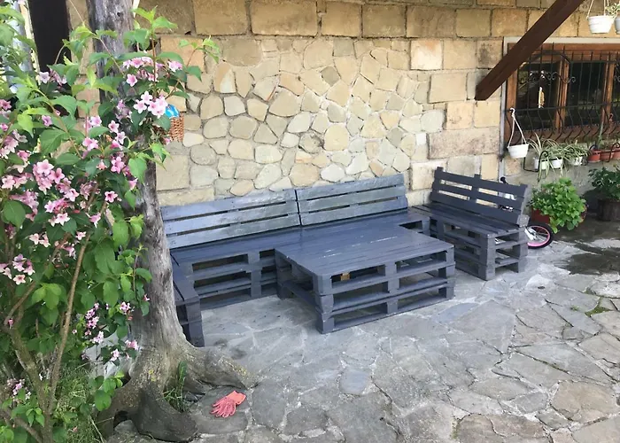 червона калина Private Estate Chervona Kalyna Konukevi